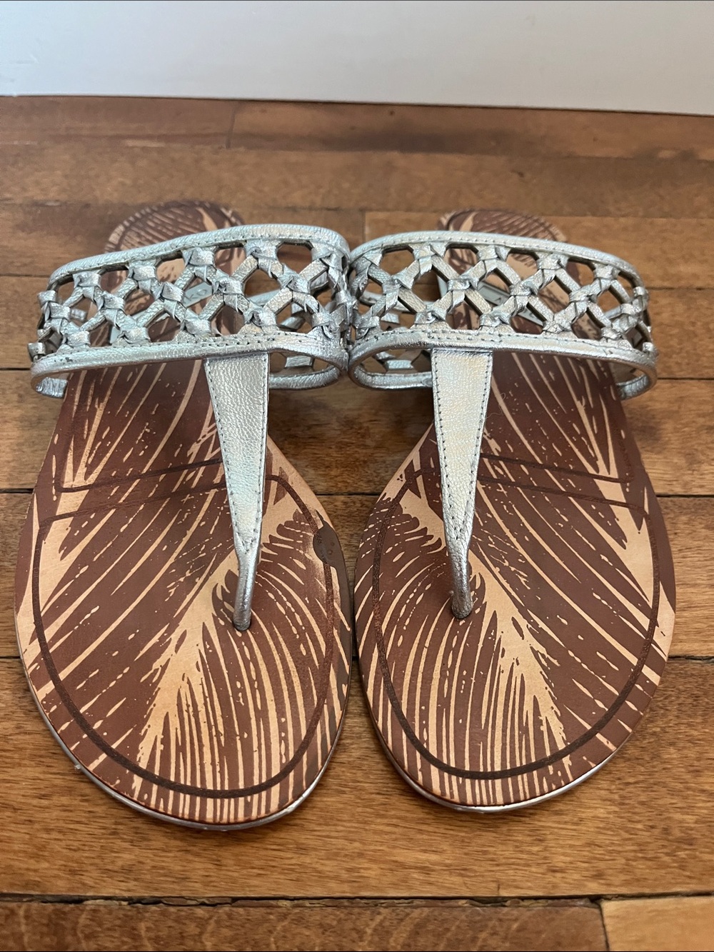 Matiko Fiona Silver Leather Woven Thong Sandals Women's Size 8.5 Boho - Picture 3 of 11